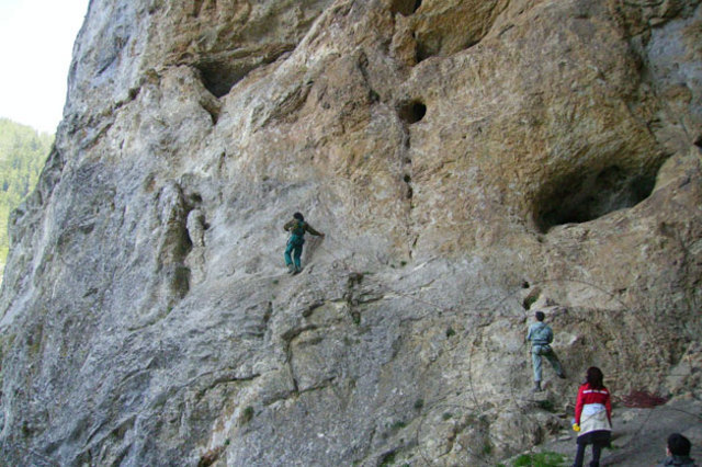 харамийска пещера